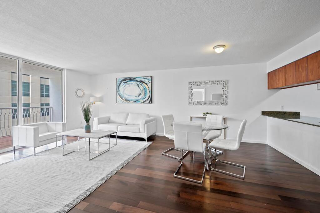 Appartamento Superb Unit, Centrally Located With Parking Miami